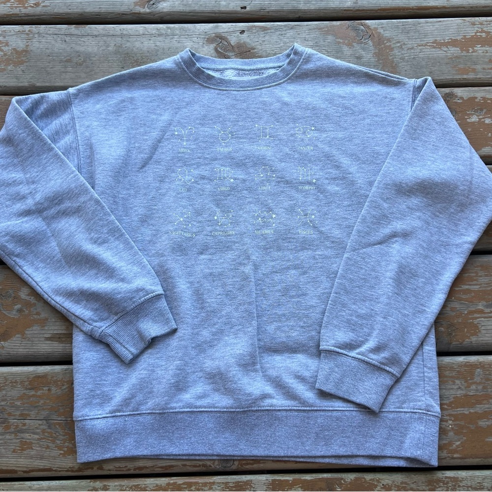 Bluenotes Boyfriend Fit Gray Astrology Crewneck Sweater - Size Medium